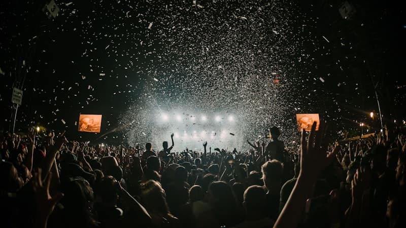 くしろ港まつりの大漁ばやしパレードの様子