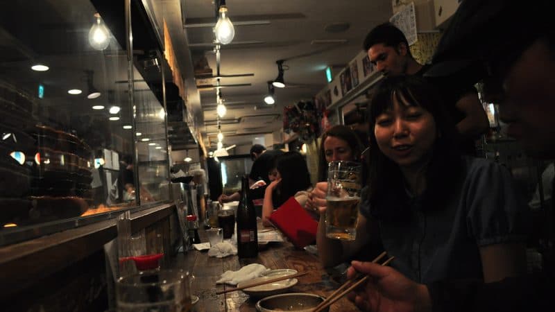 釧路の海鮮居酒屋で提供される刺身盛り合わせ