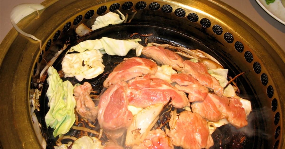 釧路の焼肉・ホルモン店で七輪炭火焼きを楽しむ道東ならではの肉グルメ
